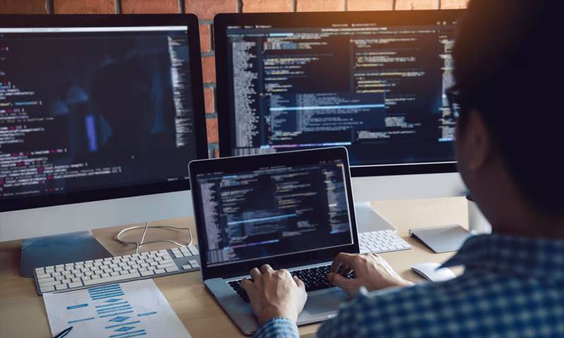 数据科学选型:R与Python如何赋能扎赉特旗网站建设?